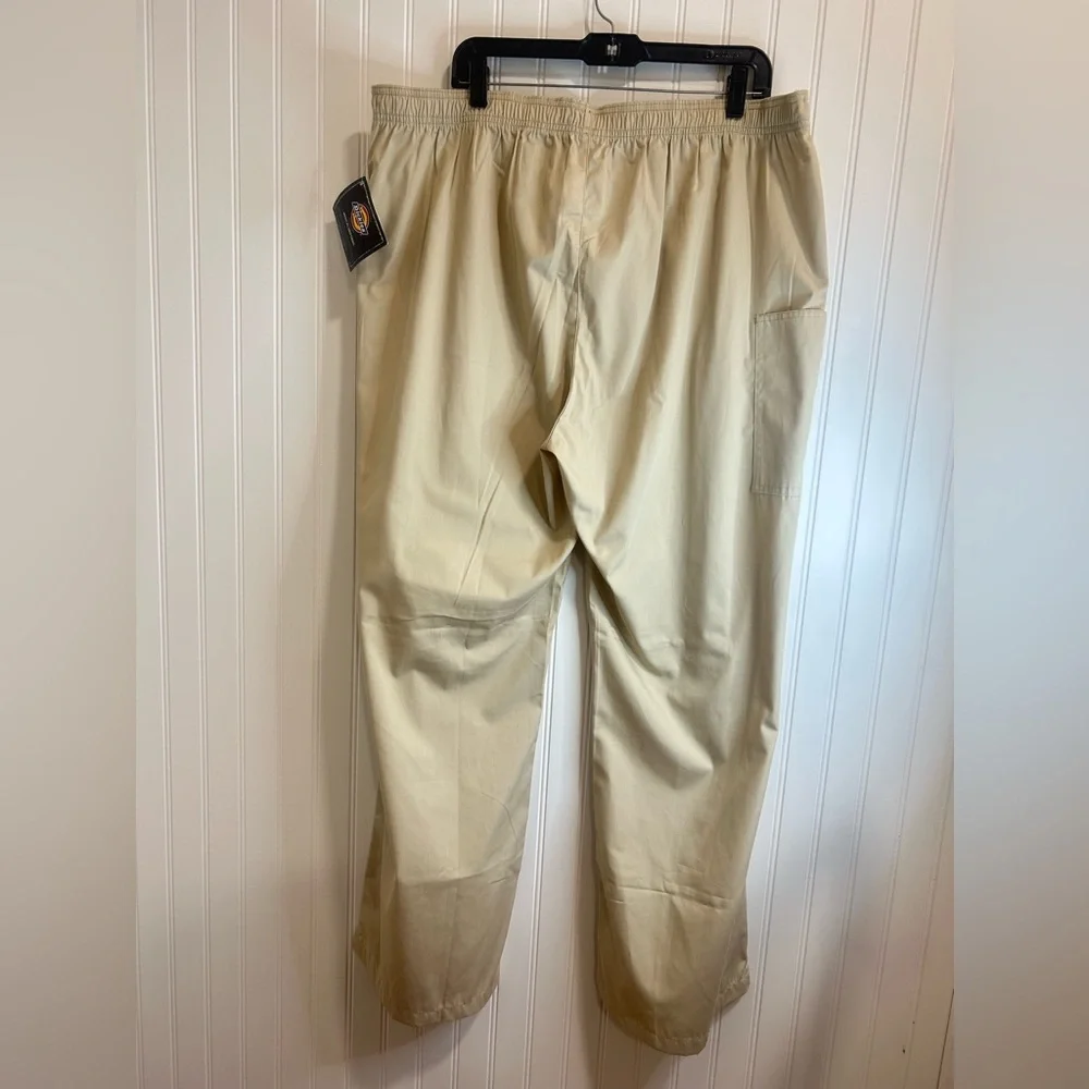 Dickies  Medical Light Tan Cargo Pants for Men 2X elastic waist NEW.
